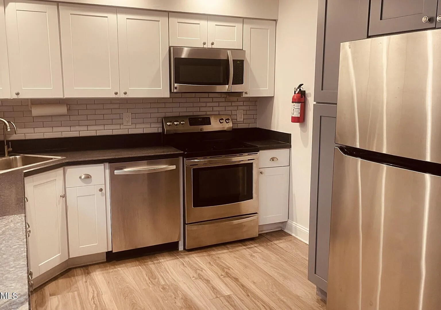 2 bed, 1034 sqft, $2,500 — Photo 3