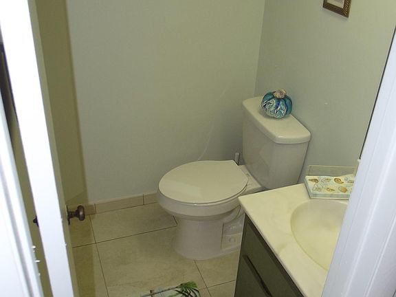 Guess half bath at the entrance.