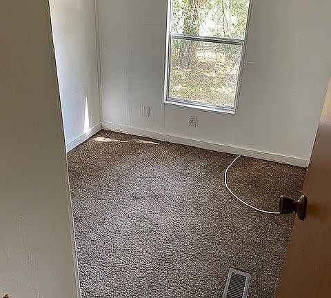 5th image of 143 SE Davie Ct