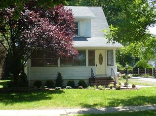 198 Pinelynn Rd, Glen Rock, NJ 07452