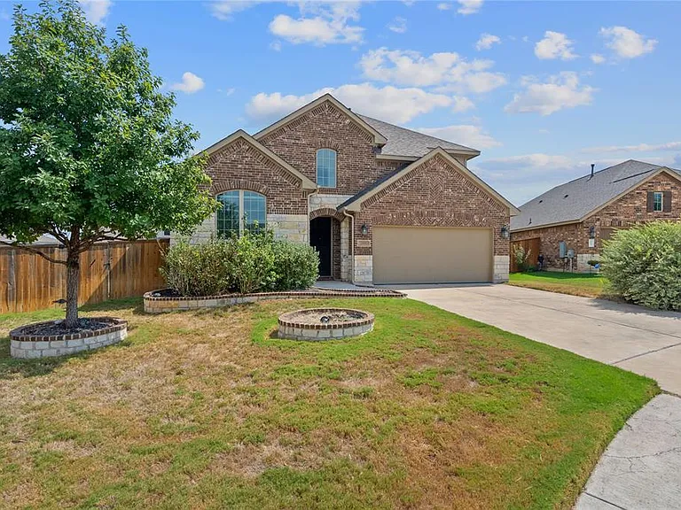 2905 Consuelo Way — Photo 1