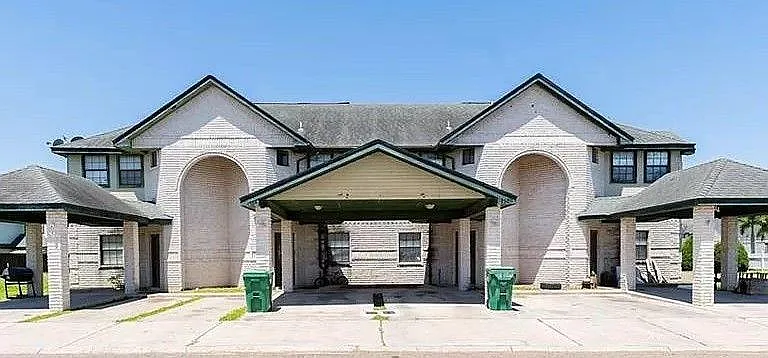 2704 Melanie Dr — Photo 2
