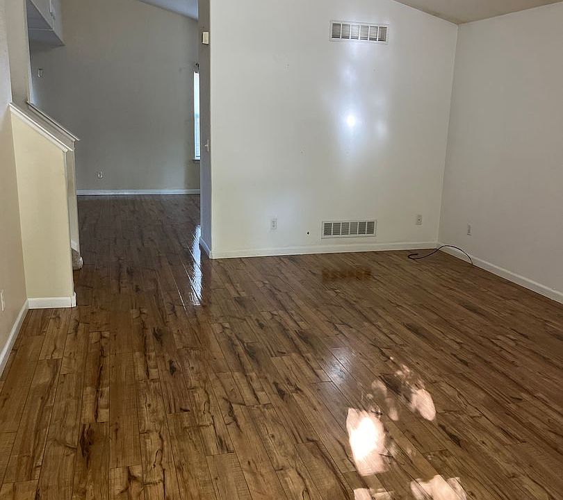 2nd image of 1119 Mockingbird St