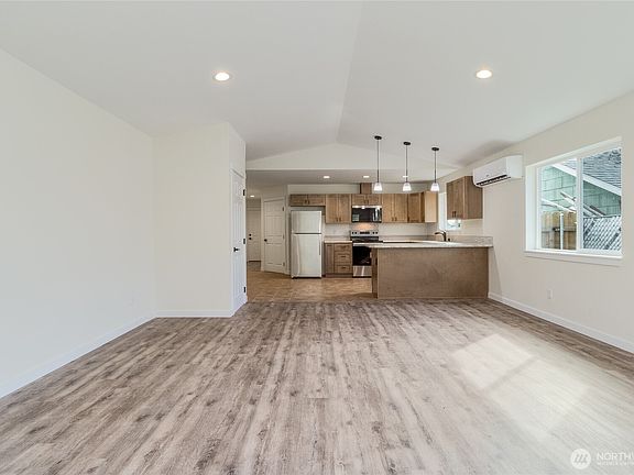 4th image of 506 Edith Avenue