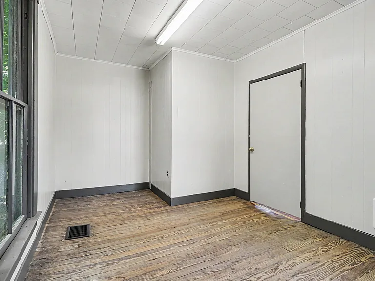 9030 Columbus Rd — Photo 10