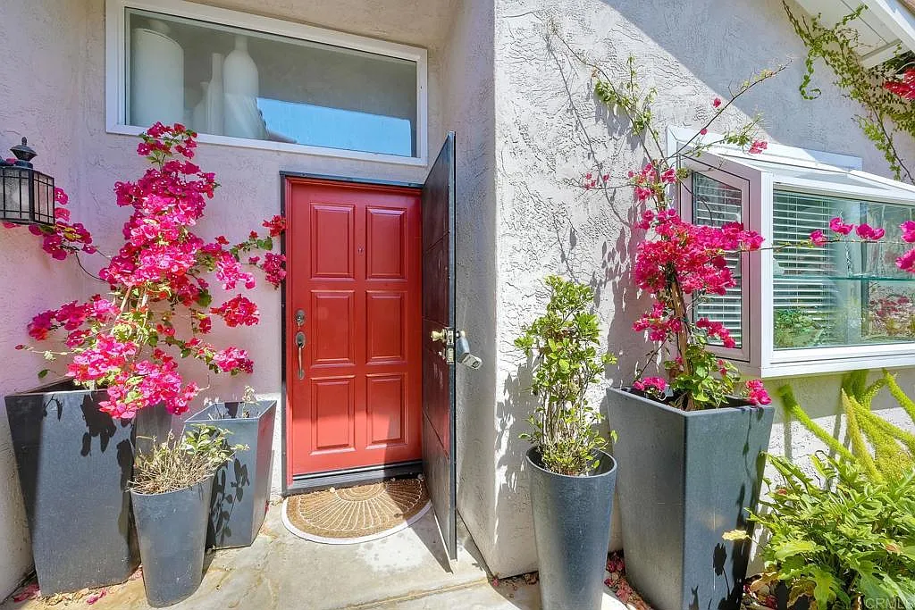 2 bed, 1208 sqft, $4,700 — Photo 3