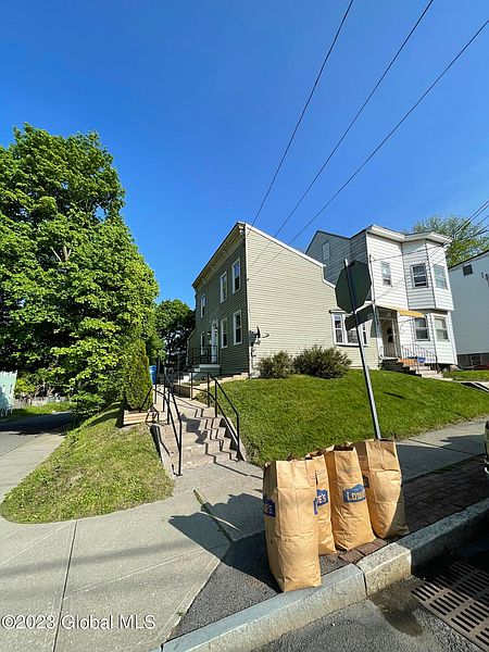 3rd image of 225 S Swan Street