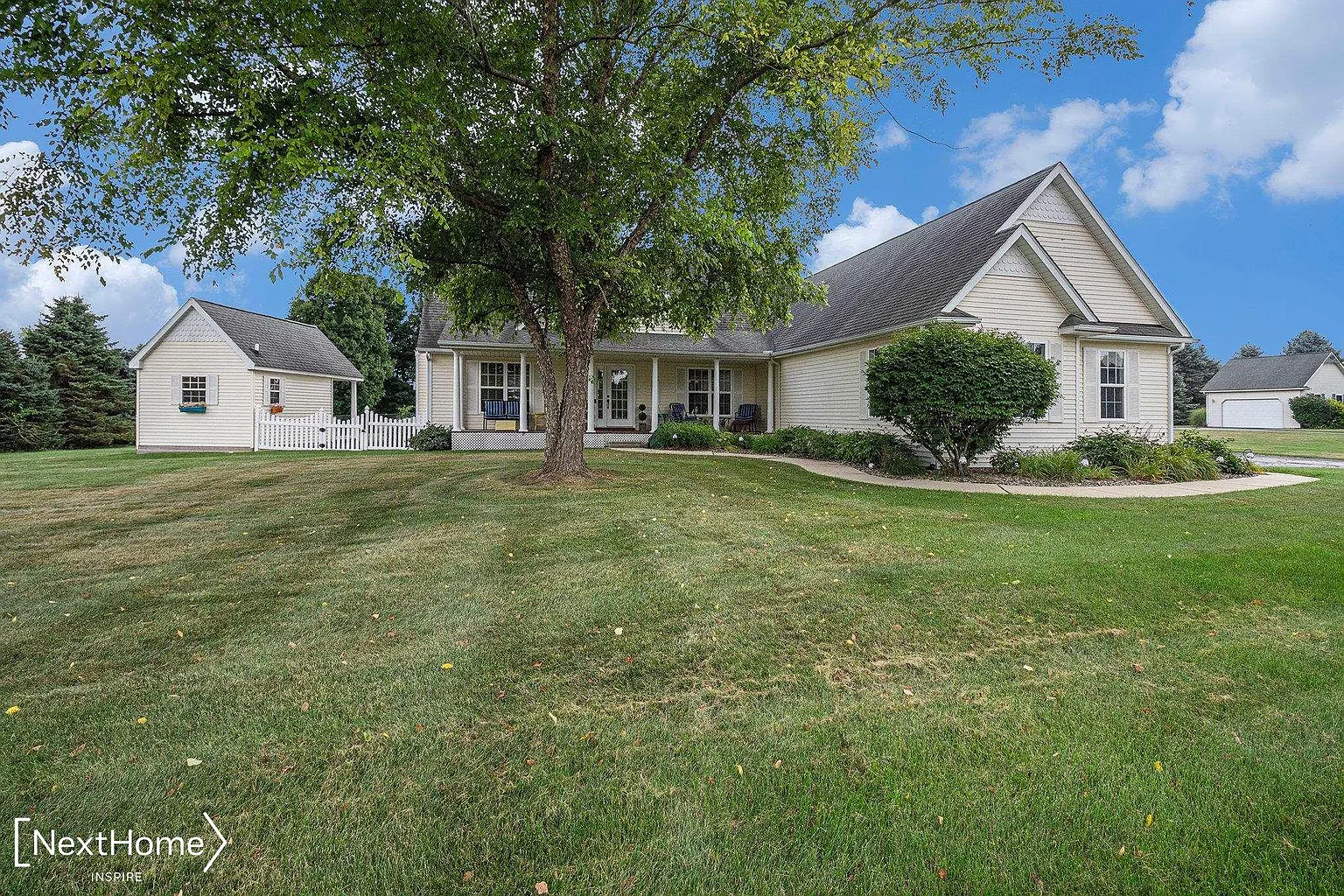 3833 Emmaus Ln photo 1