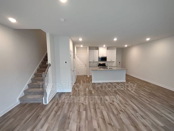 5th image of 2631 Market St