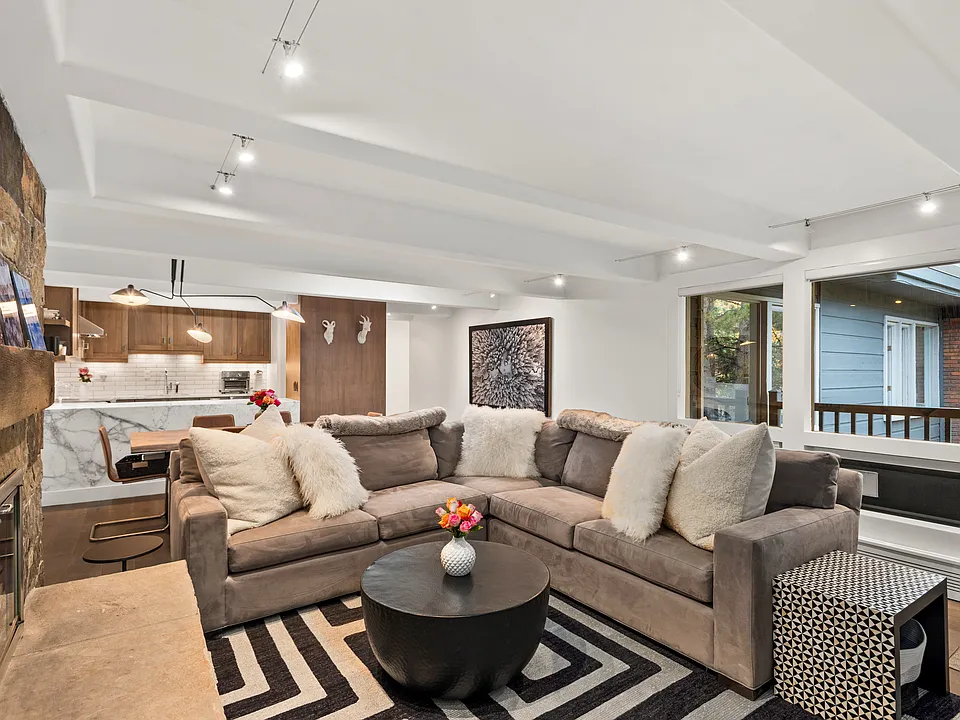 124 W Hyman Ave #3D