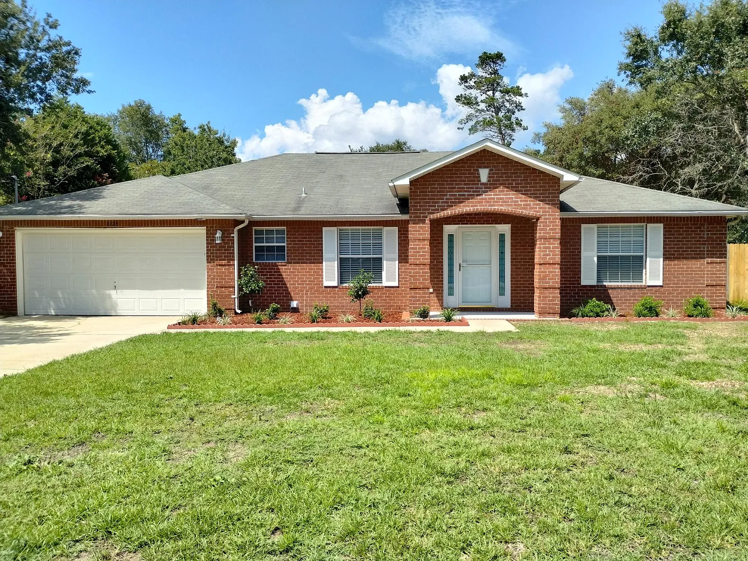 4 bed, 2082 sqft, $2,400 — Photo 1