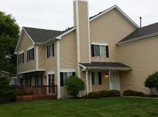679 Silver Creek Rd, Woodstock, IL 60098