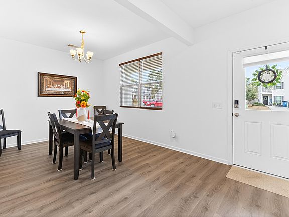 4th image of 122 Spencer Cir