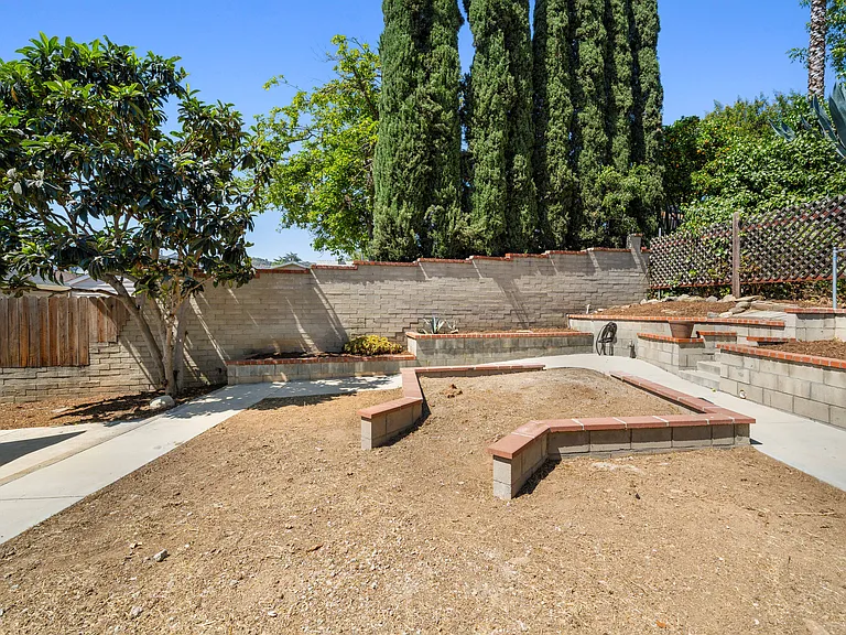 2035 Las Colinas Ave — Photo 46