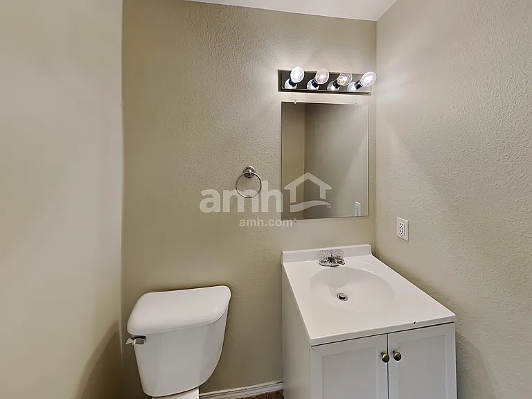190 E 1325 N — Photo 7
