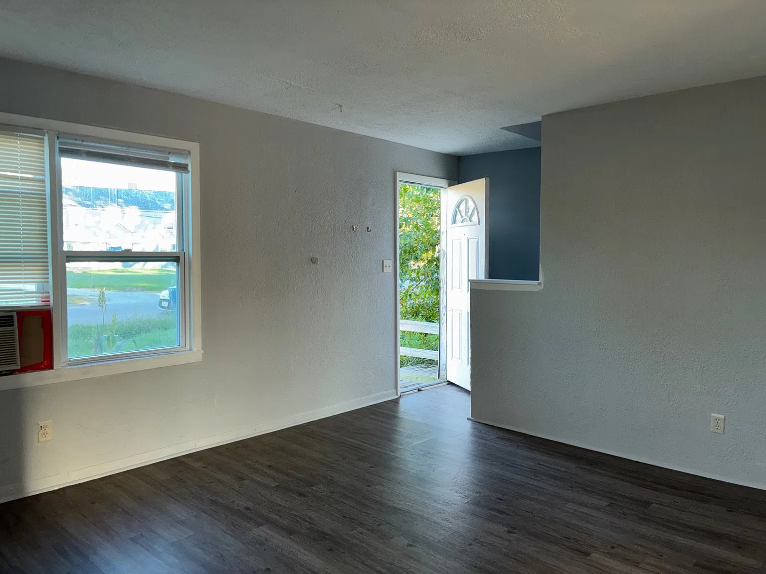 Charming 2-Bedroom Property in Prime Location — Photo 1