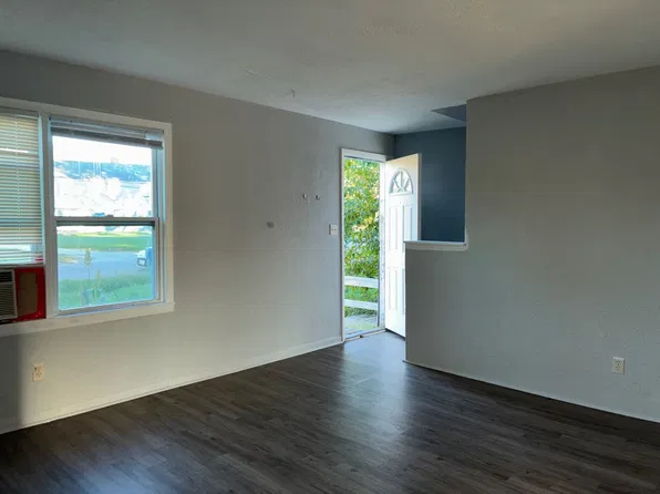 Charming 2-Bedroom Property in Prime Location, 949-955 S Central Dr, Lorain, OH 44052