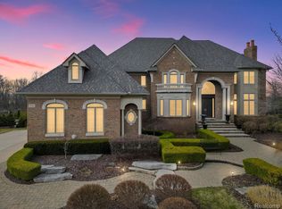 2942 Croftshire Ct, Rochester, MI 48306