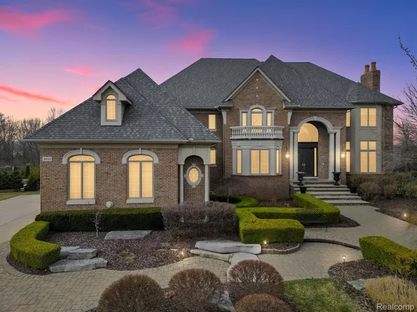 2942 Croftshire Ct, Rochester, MI 48306