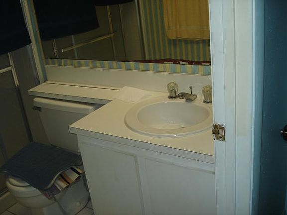 5th image of 712 Sunny Pine Way APT G2
