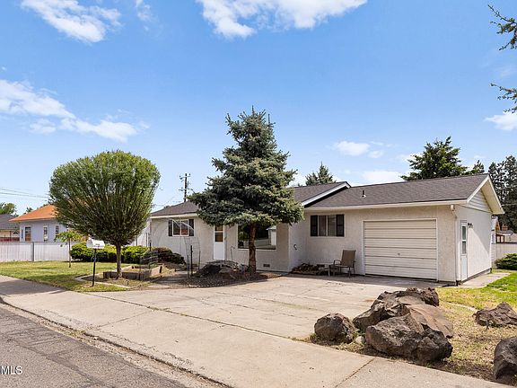3rd image of 3106 Bonnie Doon Ave