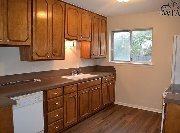 4th image of 913 Van Horn St
