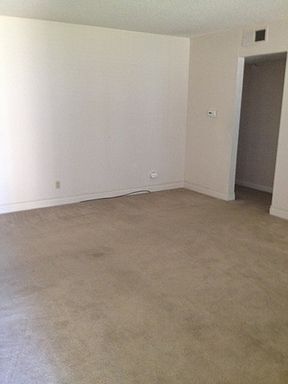 4th image of 214 N Santa Rita St