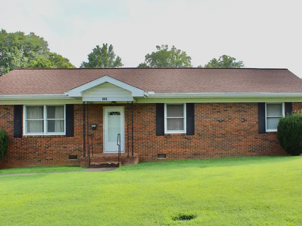 405 E Young St, Morganfield, KY 42437