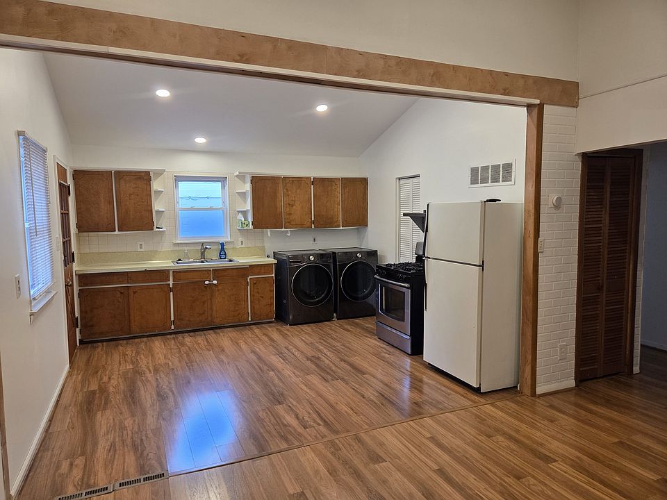 4413 Westlake St, photo 2