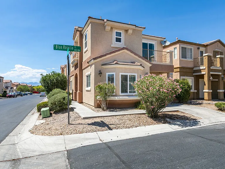 892 Blue Rosalie Pl — Photo 3
