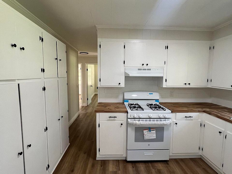 7th image of 208 Wiggins Rd