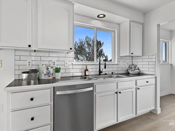 2077 Patriot Ln, Homedale, ID 83628
