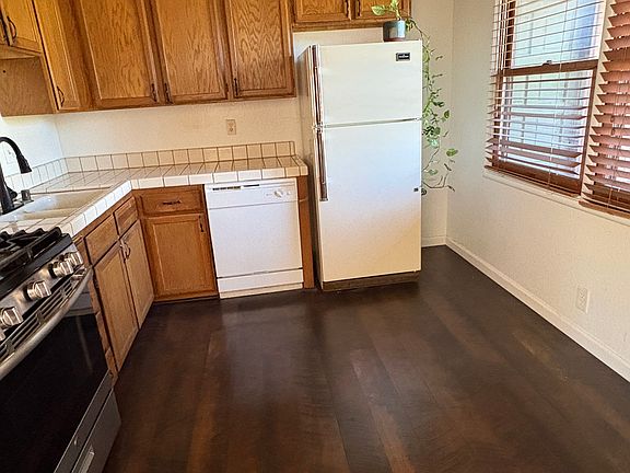 3rd image of 3055 Salisbury Dr #1