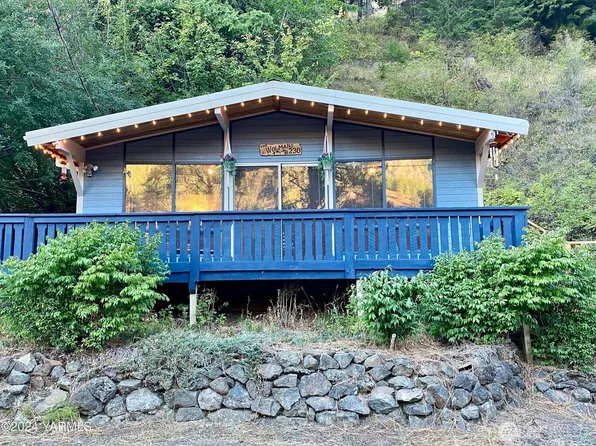 230 Pine Cliffs Drive, Naches, WA 98937