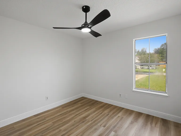 308 Dogwood Ct — Photo 9