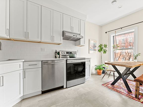 5th image of 30 Bergen St #3