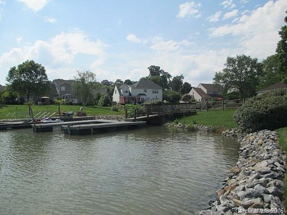 4th image of 176 Harbor Cove Ln