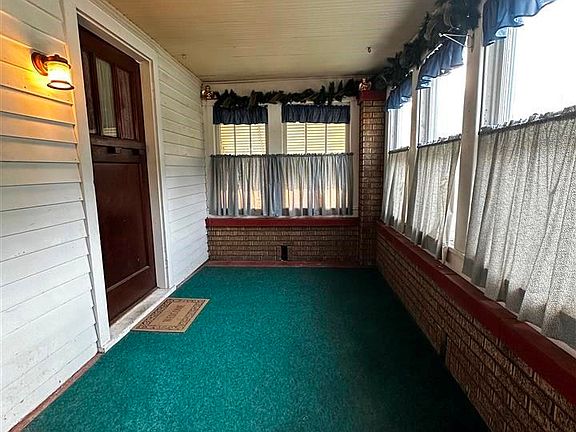 3rd image of 2735 E Dexter Ave