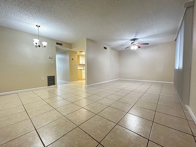 1st image of 4906 Victoria Dr APT 412