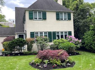 64 Maple Dr, Great Neck, NY 11021
