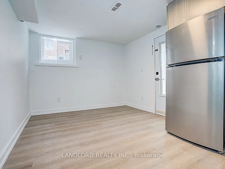 56 Bicknell Ave #LOWER — Photo 17