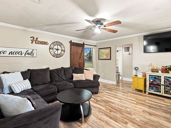 4th image of 2096 Welton St