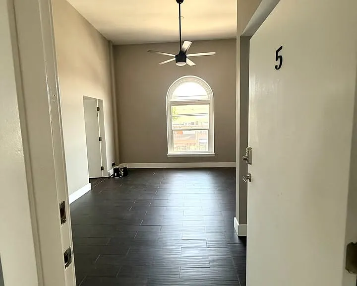 2330 E Cesar E Chavez Ave #5 — Photo 2