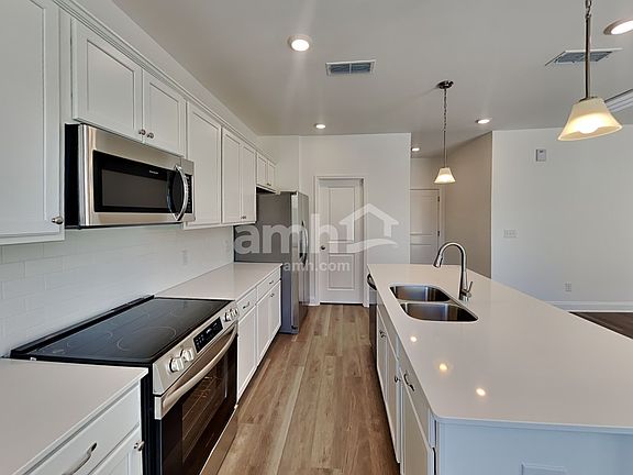 3rd image of 209 Argea Dr