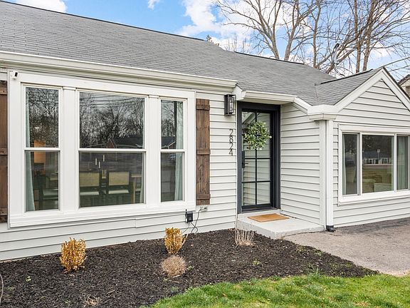 2nd image of 2824 Colonial Cir