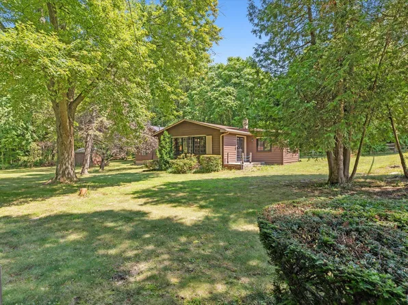 3747 McCray St, Coloma, MI 49038