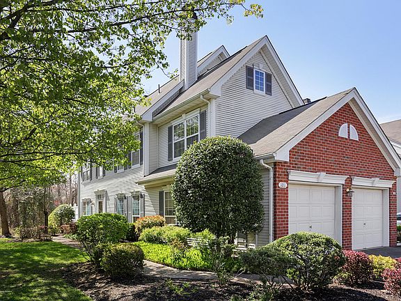 3rd image of 101 S Manor Ct #1010