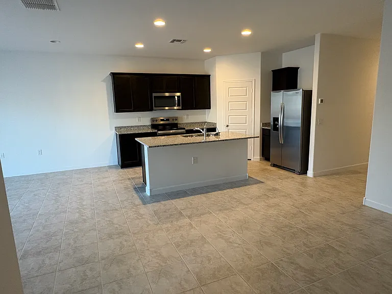 1819 W Starfire Ave — Photo 5