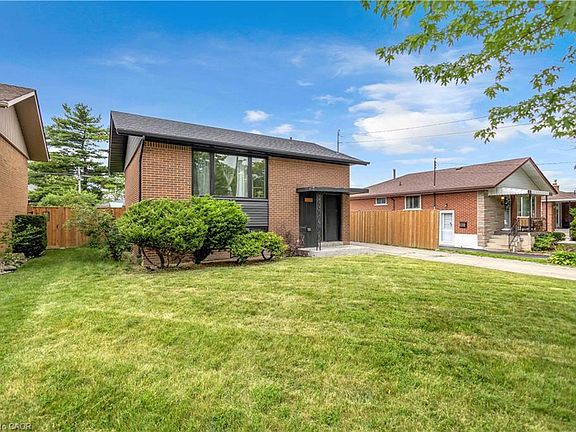 3rd image of 253 Fernwood Cres