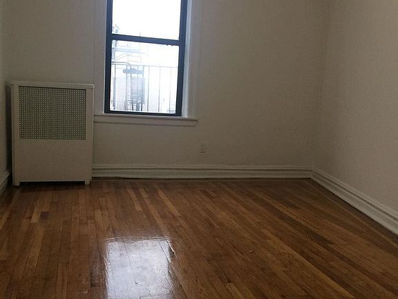 2nd image of 810 W 183rd St APT 5D